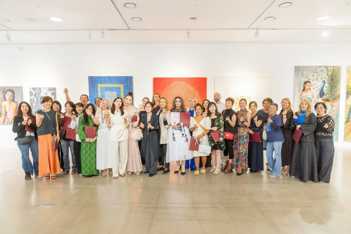 Group photograph during the Identity exhibition at Ara Art Center in Seoul.