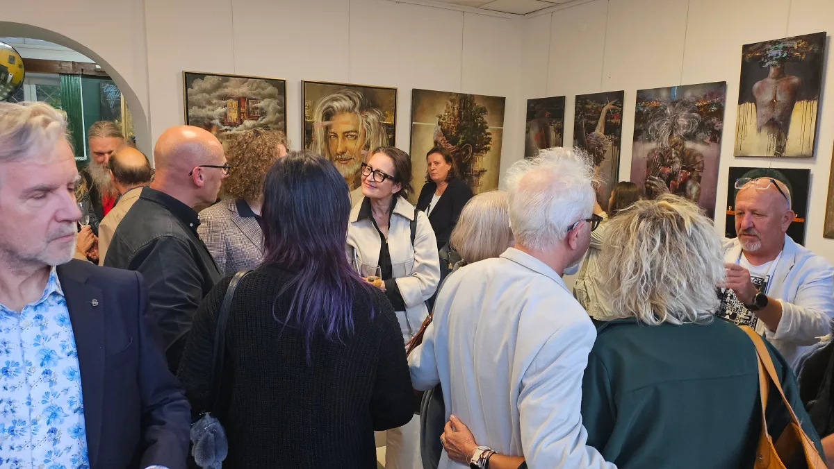 Opening reception for Między piekłem a niebem at Arteon in Warsaw, with visitors viewing the exhibition.