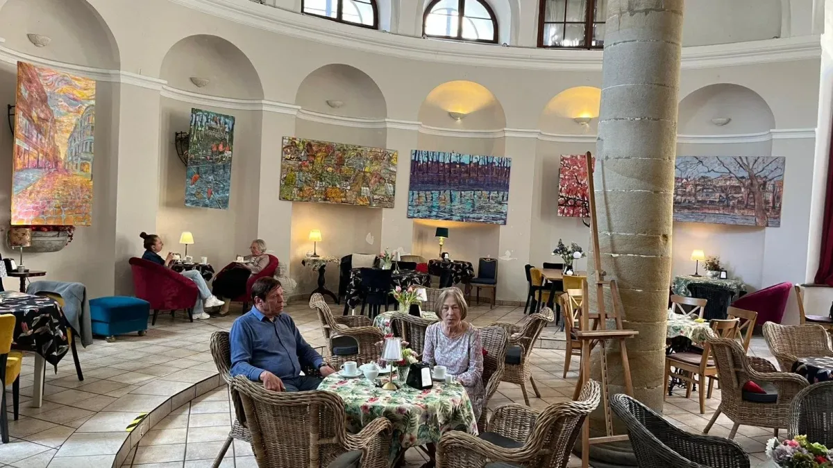 Installation view from Weduta i pejzaż miejski ze sztafażem at Cafe Muzeum in Cieszyn.